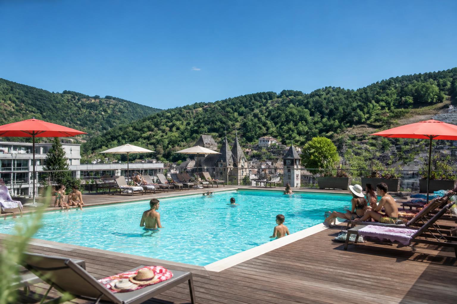 explorez les meilleures piscines à thiers pour profiter pleinement de l'été 2026. guide complet des lieux idéals pour se rafraîchir et se détendre en famille ou entre amis.