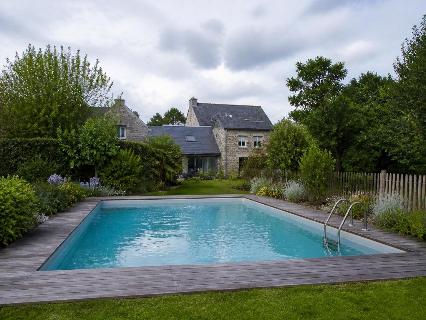 découvrez notre guide complet redon piscine pour bien choisir et entretenir votre piscine. conseils pratiques, astuces d'entretien et choix adaptés à vos besoins.